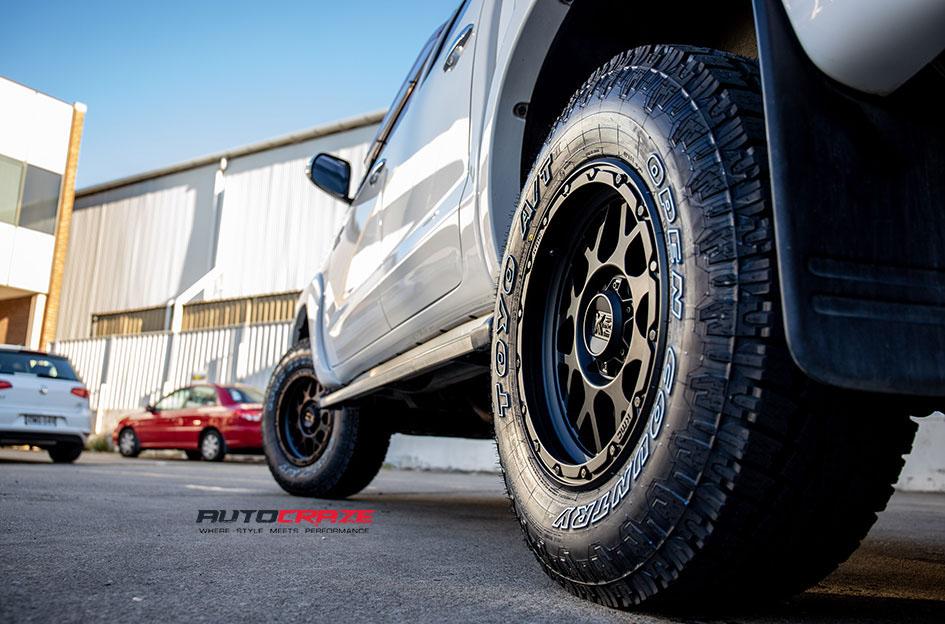 TOYOTA HILUX N70 4WD GRENADE OR MATTE BLACK